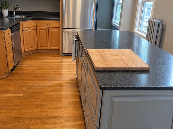 3rd image of 68 Hollace St