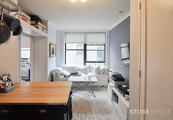 2nd image of 304 W 92nd St APT 3B