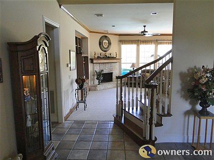 Front entry, ceramic tile floor, high ceiling