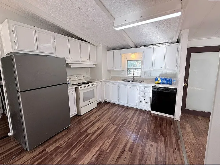 111 King Rd — Photo 13