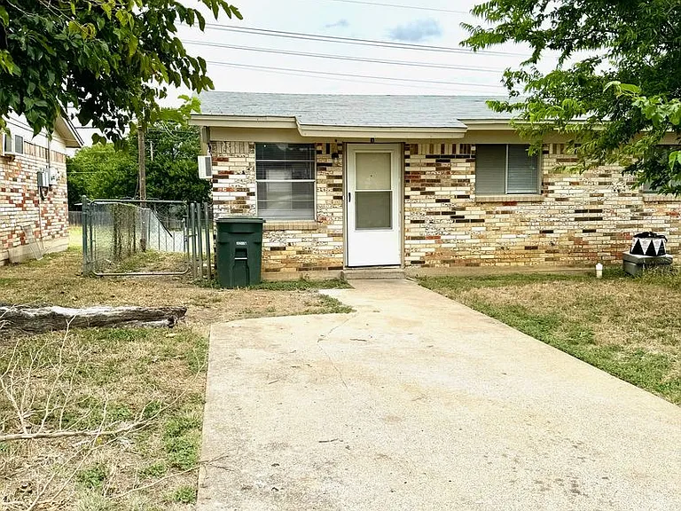 408 Sunset Ln — Photo 1