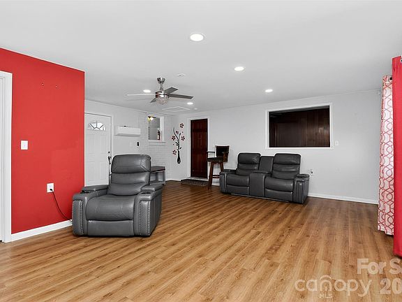 3rd image of 5525 Alpine Ln
