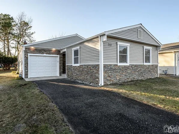 211 Orlando Blvd, Toms River, NJ 08757