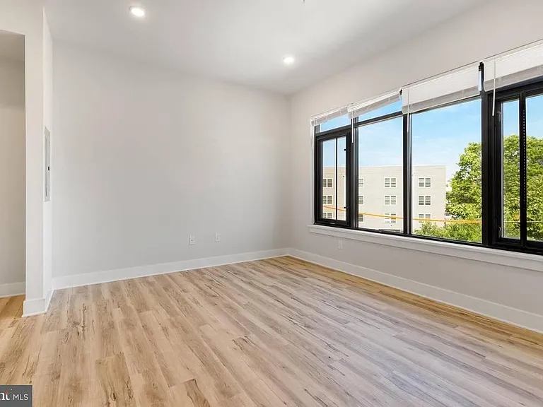 2440 Kensington Ave #203 — Photo 6