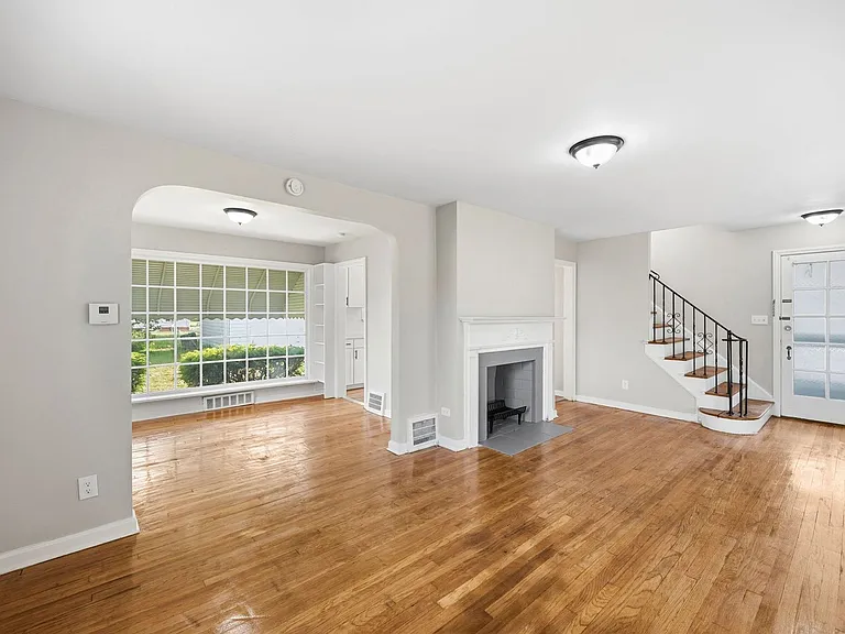 26900 Forestview Ave — Photo 4