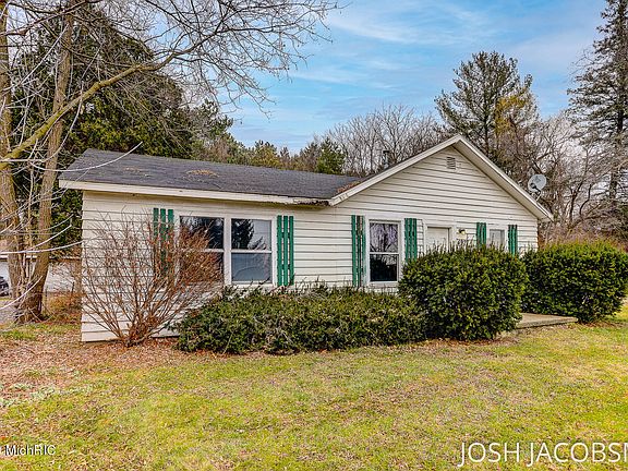 2nd image of 4927 W River Dr NE
