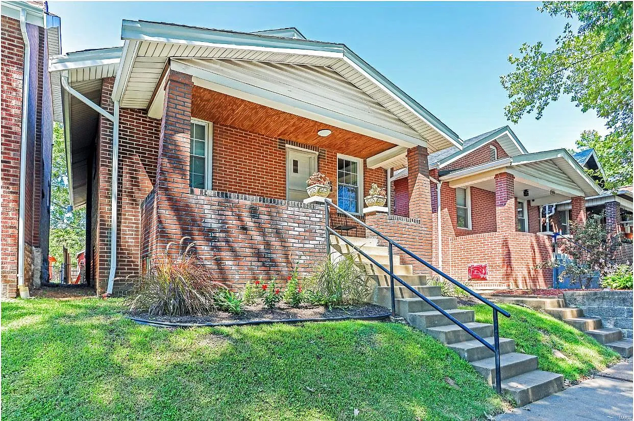 4737 Ray Ave photo 1