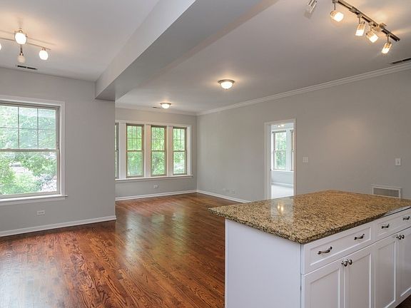 4th image of 958 W Cuyler Ave APT 3S