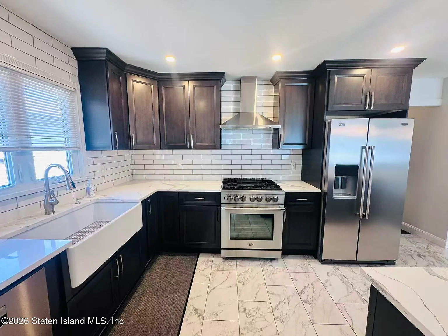 3 bed, 2.0 bath, 1040 sqft, $3,800 — Photo 3