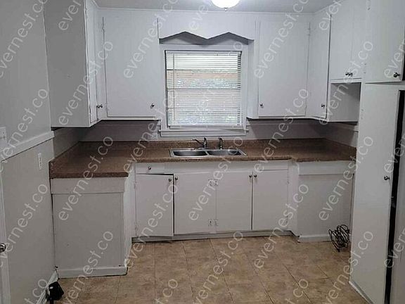 4th image of 3245 Eastland Dr