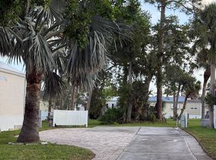 37 Crown Point Dr, Nokomis, FL 34275