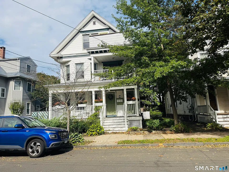 17 Cottage St #1