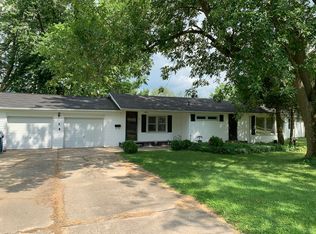 61 Nolen Dr, Decatur, IL 62521