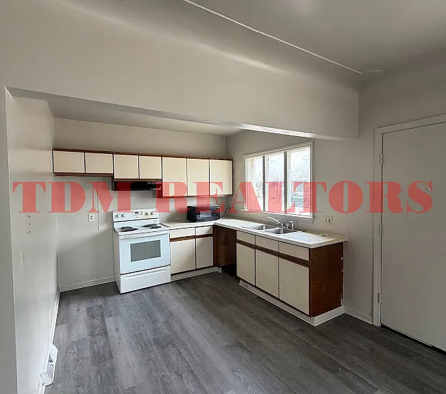 11448 N Saginaw St #1 — Photo 4