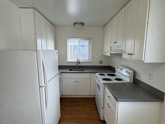 4th image of 940 Tamarack Ln