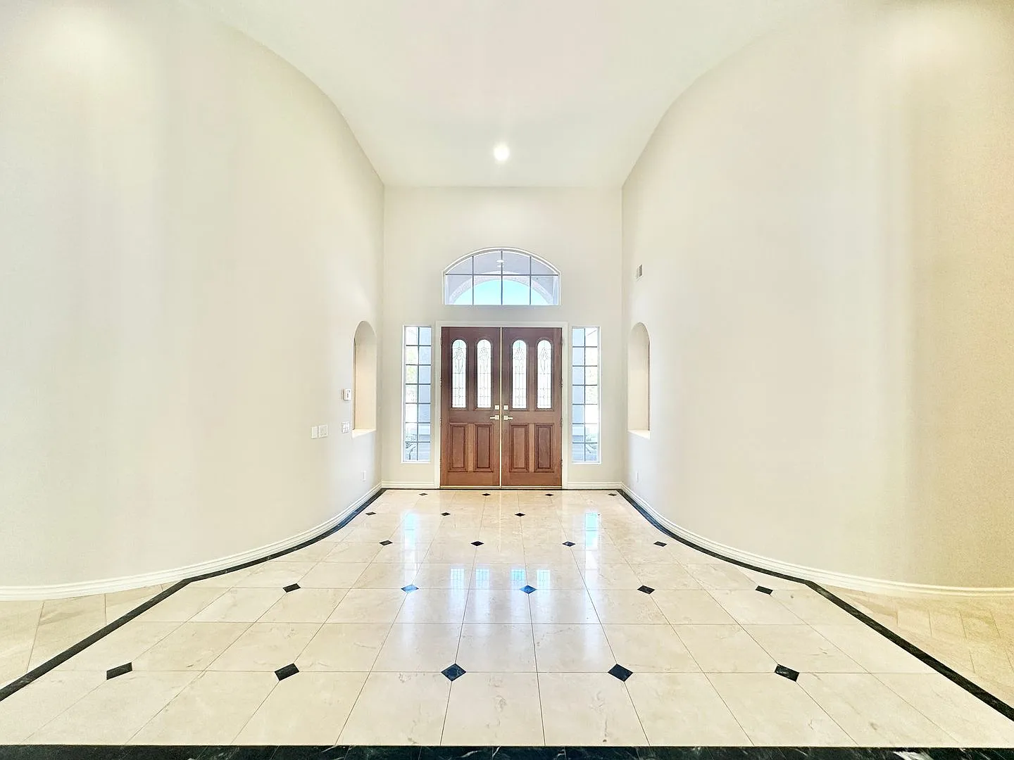 Stunning Single-Story Estate Home on Gated and Private Country Property with Pool and Spa! — Photo 4