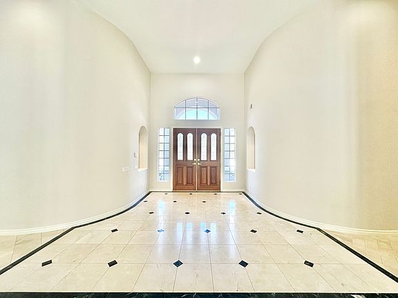 4th image of 4286 La Canada Rd