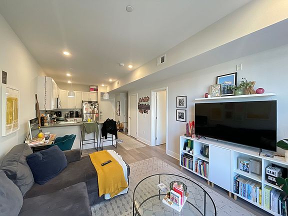 5th image of 1817 N 2nd St Unit 208