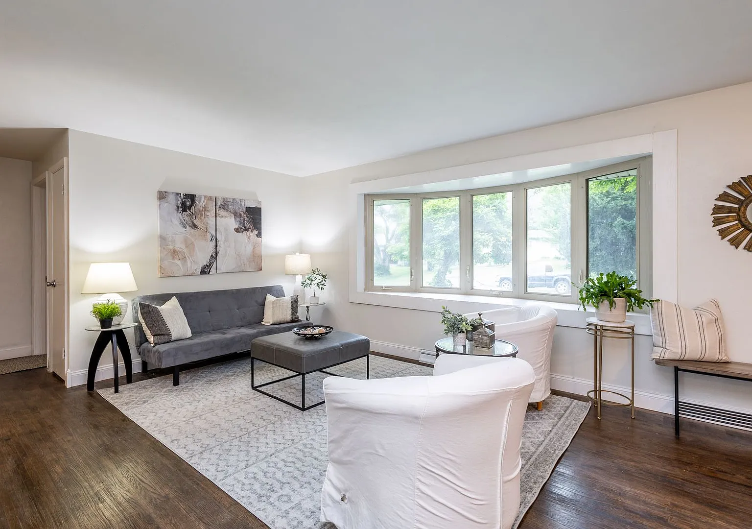 Fully Furnished 4BR Home with Fenced Yard — Photo 4