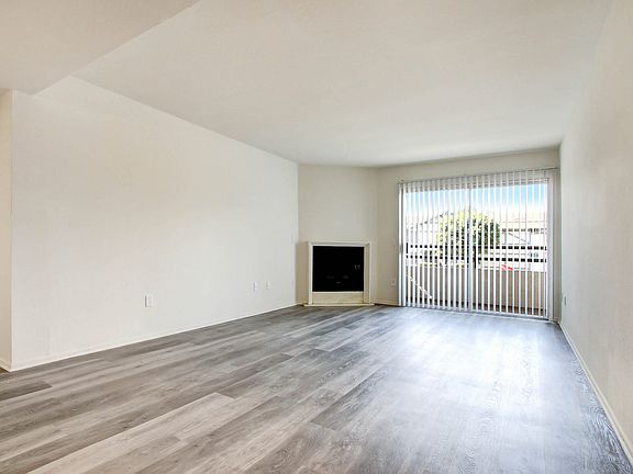 3rd image of 5760 Laurel Canyon Blvd APT 20