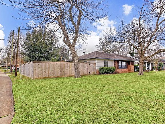 2nd image of 2203 Saxon Dr