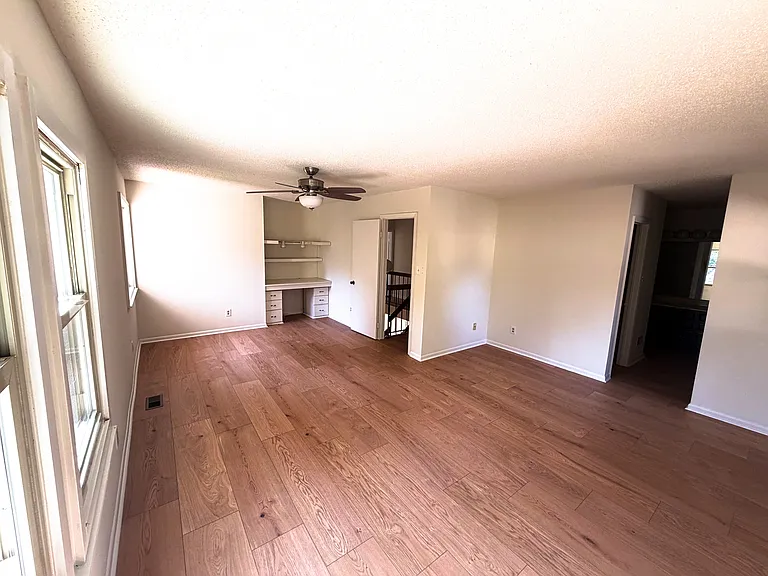 1556 Beachview Dr — Photo 8
