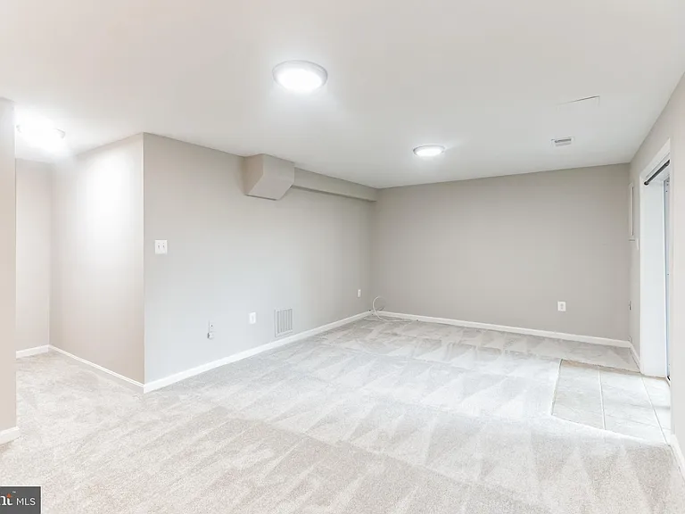 5335 Lake Cove Ct — Photo 26