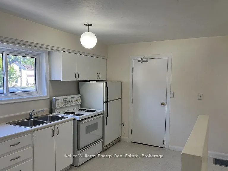 169 Mary St N #1 — Photo 8