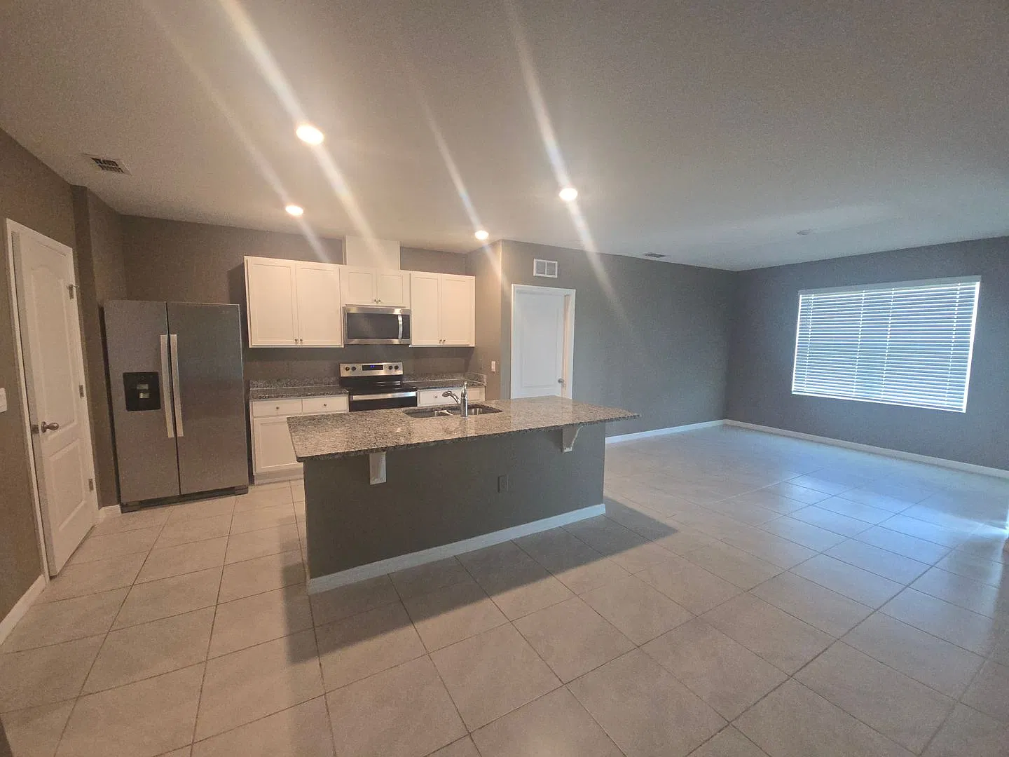 Newer built 3 bed 2 bath home — Photo 4