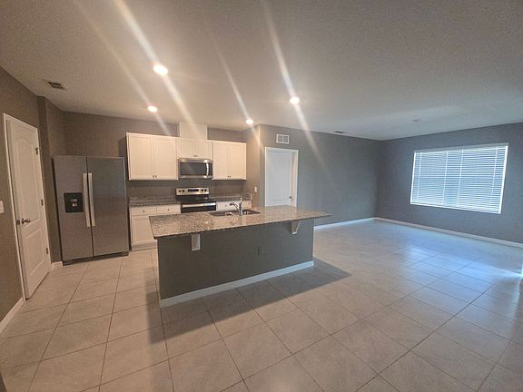4th image of 859 Griffon Ave