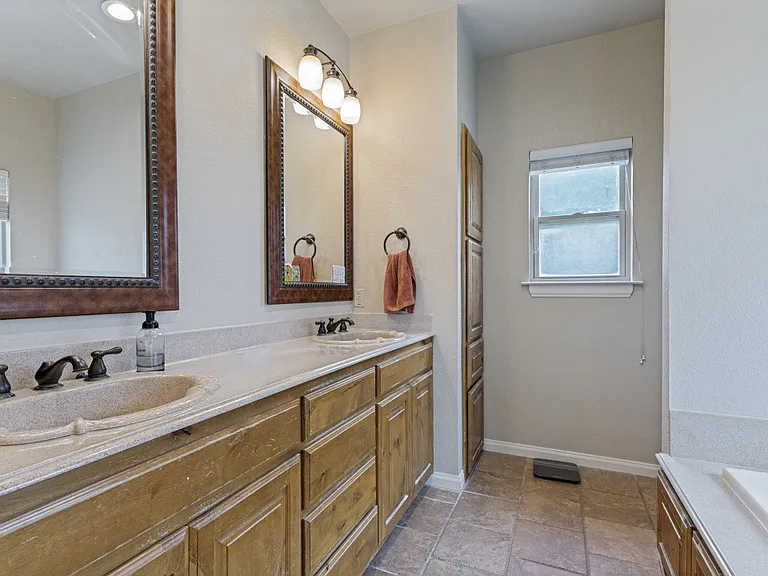 5584 Justine Pl — Photo 23