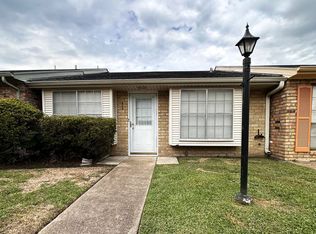 424 Longmeadow St, Beaumont, TX 77707