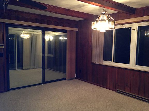 Carpeted sunroom off Fam Rm