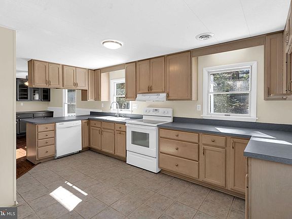 4th image of 1150 Calvert Beach Rd