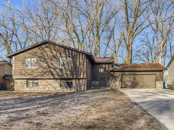 1132 Pike Lake Cir, New Brighton, MN 55112