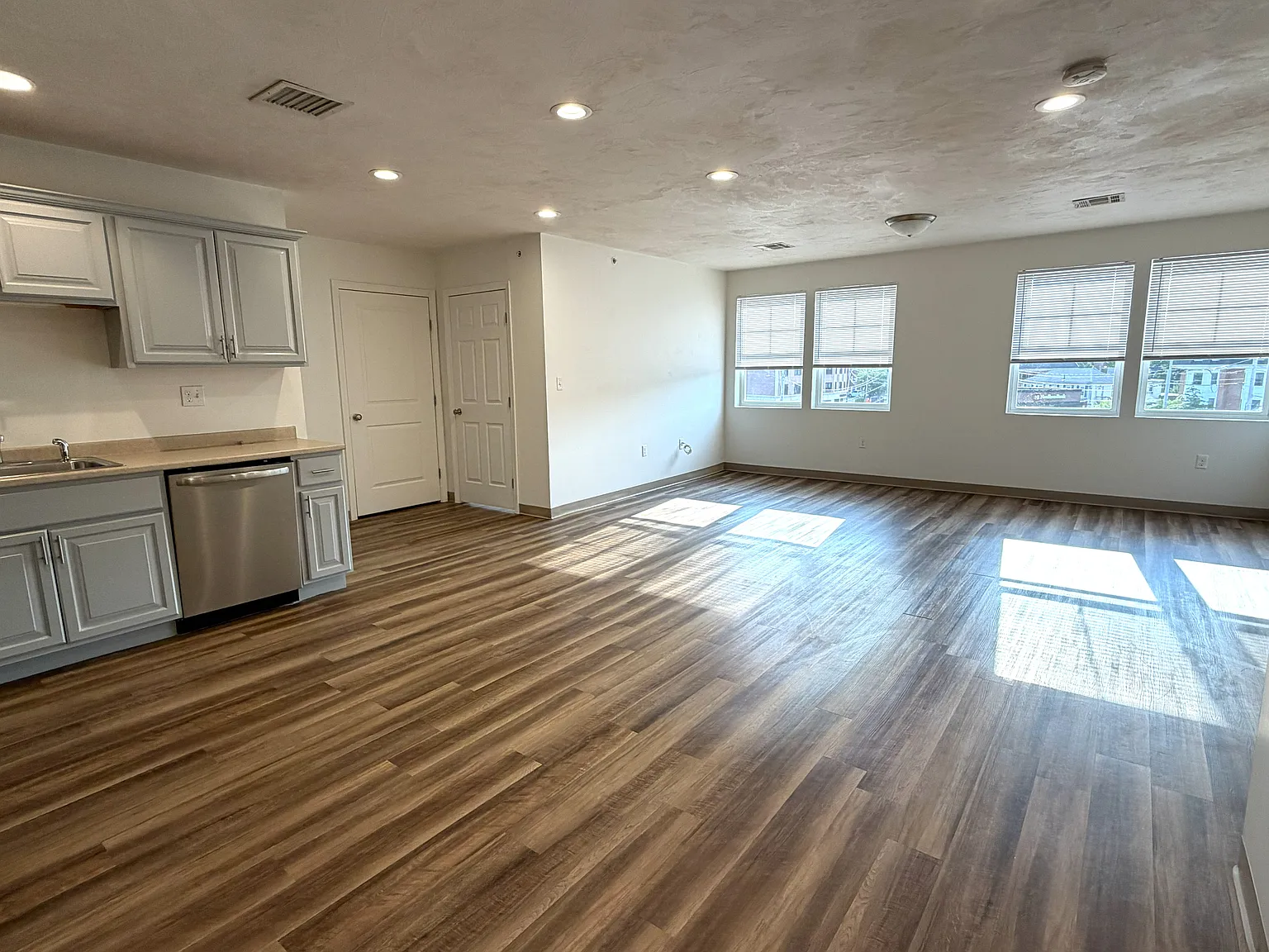 1 bed, 1200 sqft, $3,250 — Photo 3