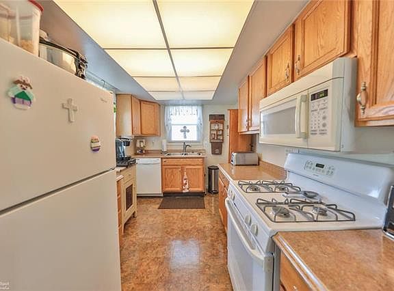 5th image of 2510 Eldridge Ave