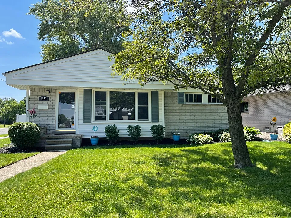 1620 Woodlawn Ave