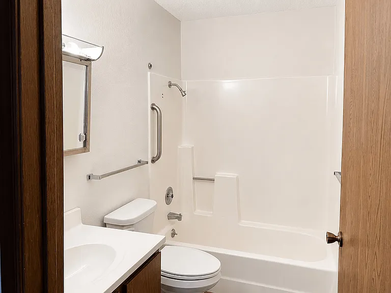 300 Highland Ct — Photo 9