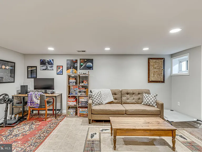 3 Groves Ave — Photo 28