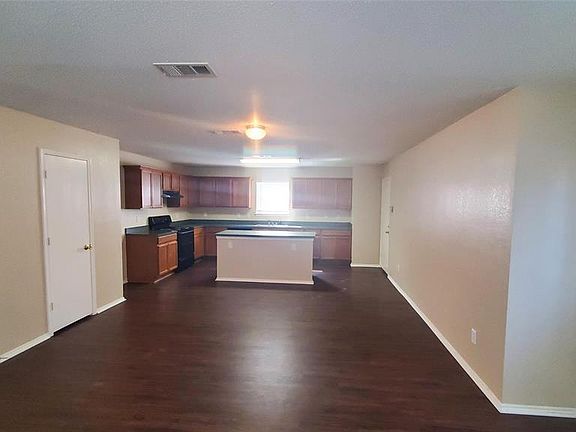 3rd image of 1201 Beeblossom Dr