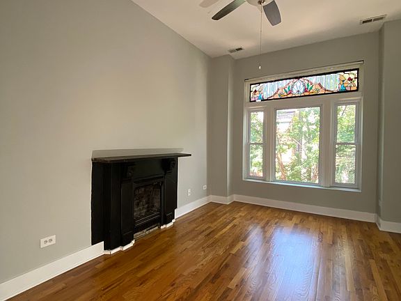 Living / Front