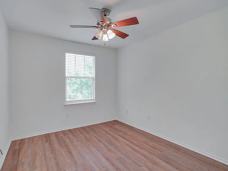 1609 Waxberry Ln — Photo 14