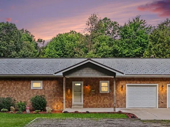 69624 Gumwood Rd, Niles, MI 49120