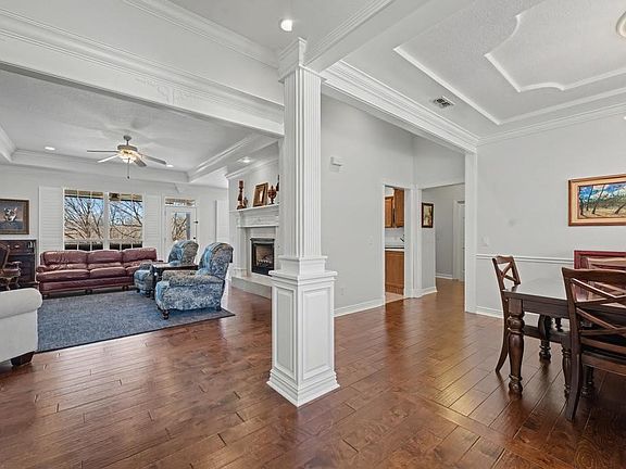 3rd image of 2959 N Dorchester Dr