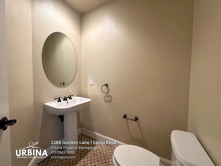 1386 Gordon Ln — Photo 4