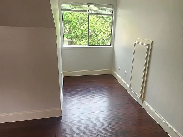 2127 Manor Green Dr — Photo 34