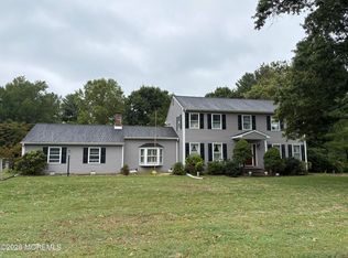 7 Corral Dr, Hamilton, NJ 08620