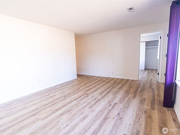 3rd image of 1618 20th Street NE