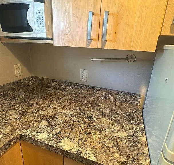 523 W Hays St — Photo 8
